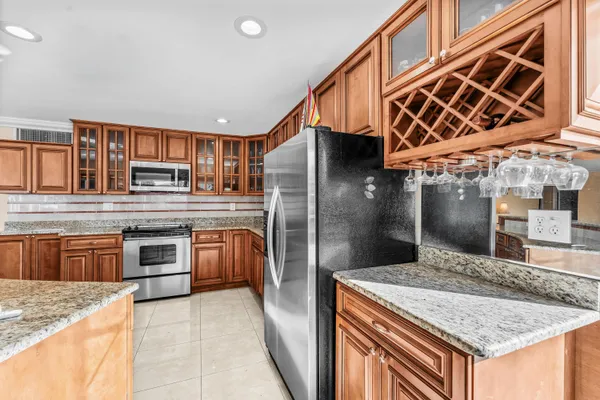 $3,900 | 1166 Hillsboro Mile, Unit 8, Hillsboro Beach, FL 33064