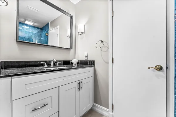 $3,900 | 1166 Hillsboro Mile, Unit 8, Hillsboro Beach, FL 33064