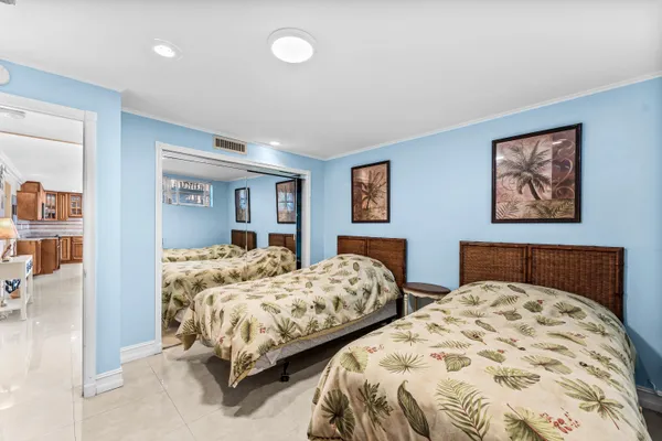 $3,900 | 1166 Hillsboro Mile, Unit 8, Hillsboro Beach, FL 33064