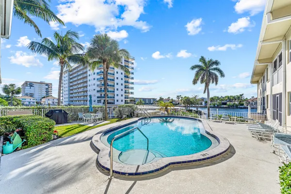 $3,900 | 1166 Hillsboro Mile, Unit 8, Hillsboro Beach, FL 33064
