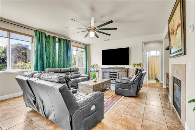 $597,999 | 3615 West Sunnyview Avenue, Visalia, CA 93291