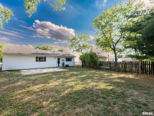 $119,900 | 3925 West Creighton Terrace, Peoria, IL 61615