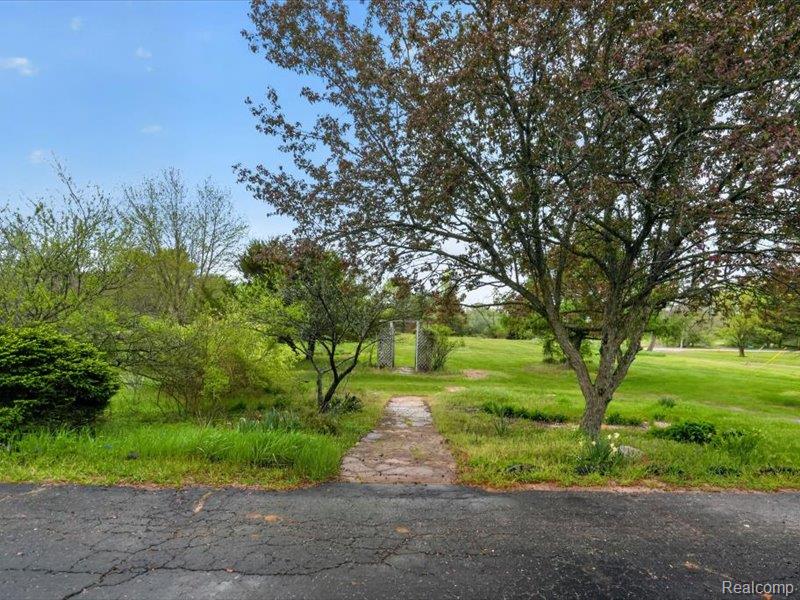 5081 Vines Road Howell, MI 48843 - Photo 66 of 77 60-5081-Vines-Rd-Howell-MI-48843-WindowStill-66.jpg