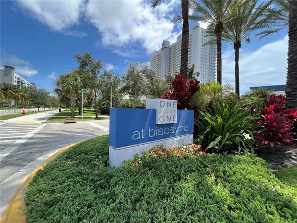 $3,700 | 14951 Royal Oaks Lane, Unit 2002, North Miami, FL 33181