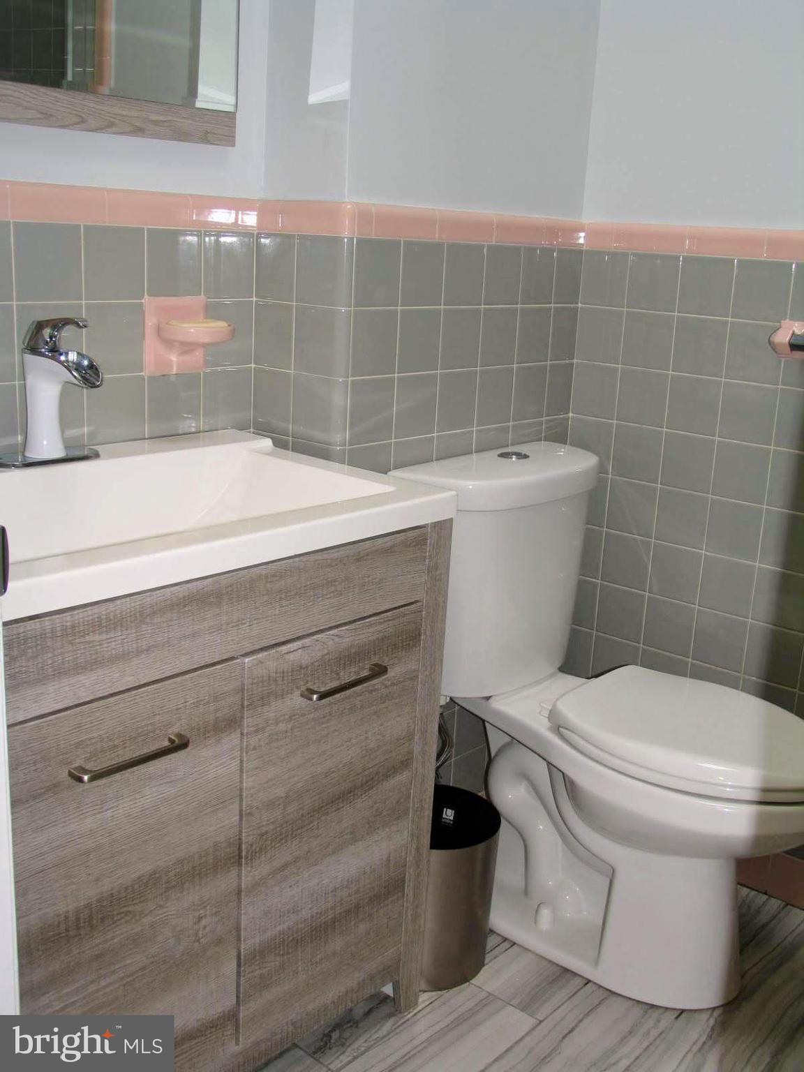 7729 Dungan Road Philadelphia, PA 19111 - Photo 15 of 40 Main Floor Bathroom