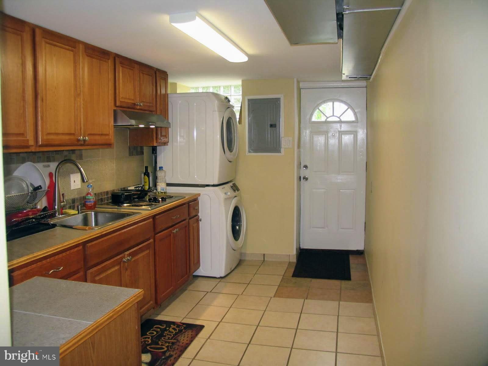 7729 Dungan Road Philadelphia, PA 19111 - Photo 25 of 40 Lower Level - Full Kitchen