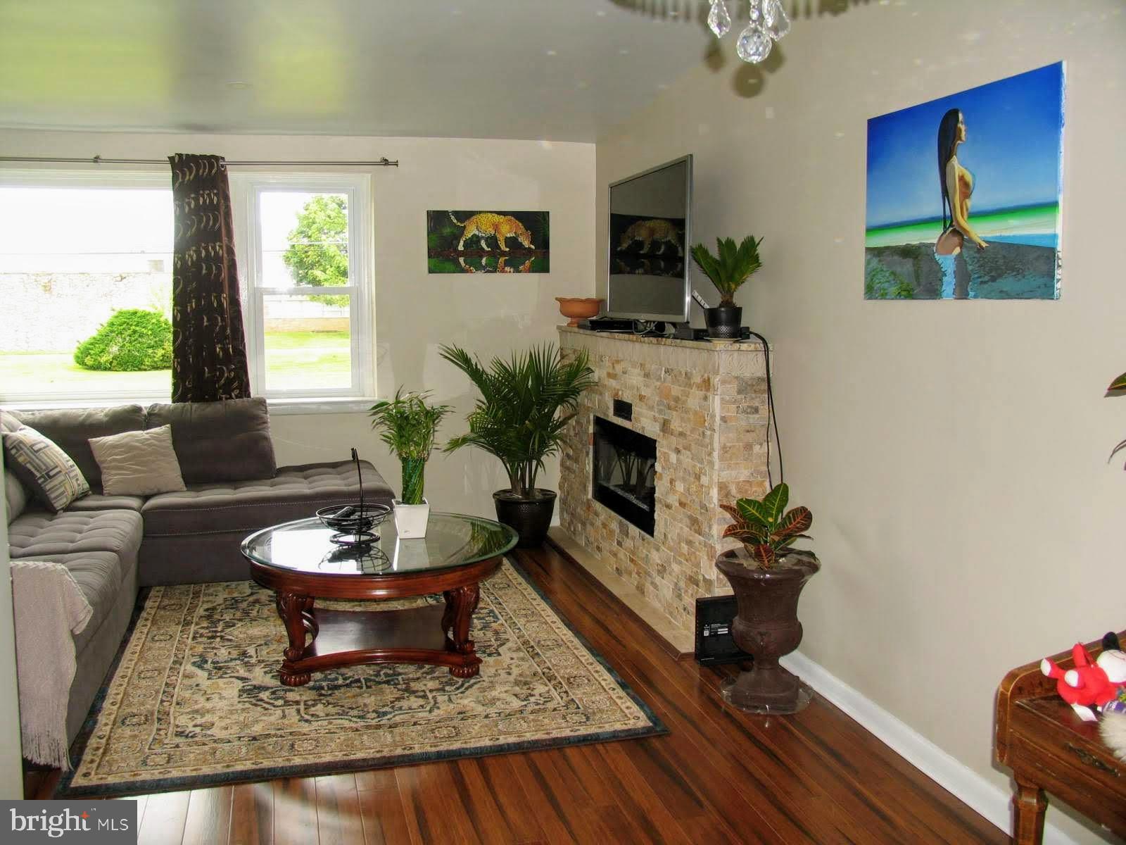 7729 Dungan Road Philadelphia, PA 19111 - Photo 4 of 40 Gallery Image 4