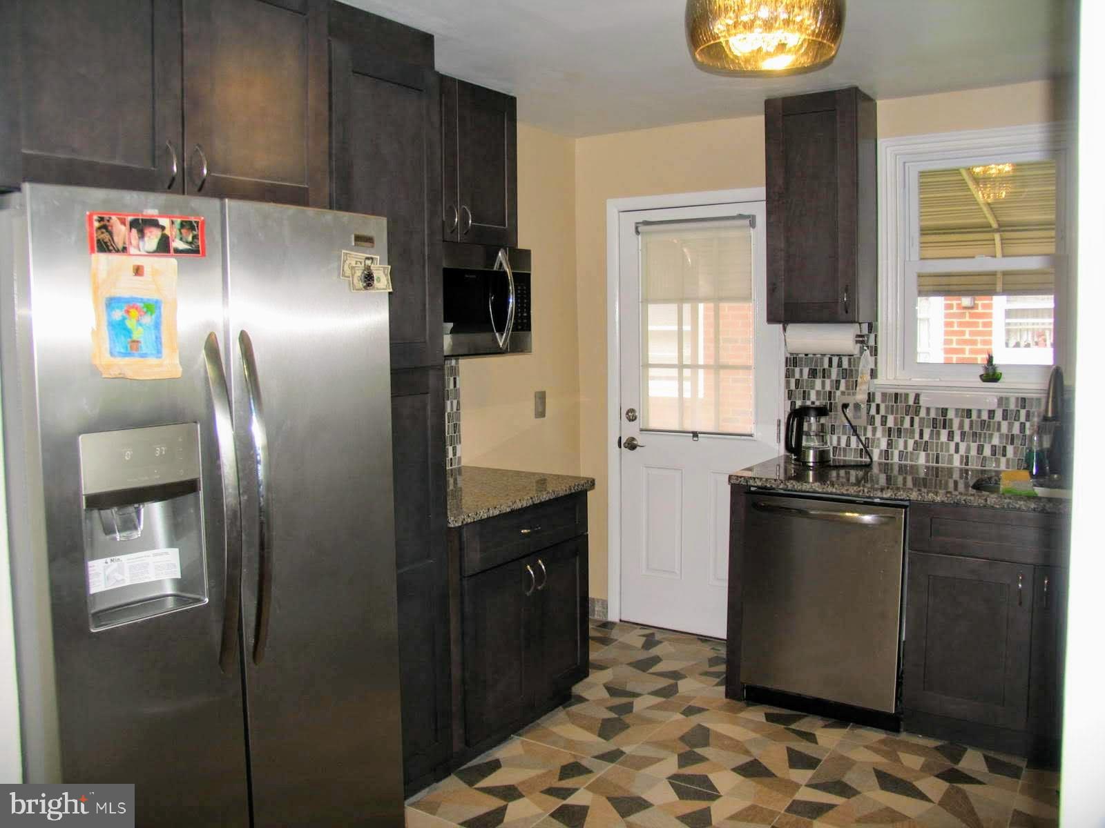 7729 Dungan Road Philadelphia, PA 19111 - Photo 9 of 40 Stainless steel appliances