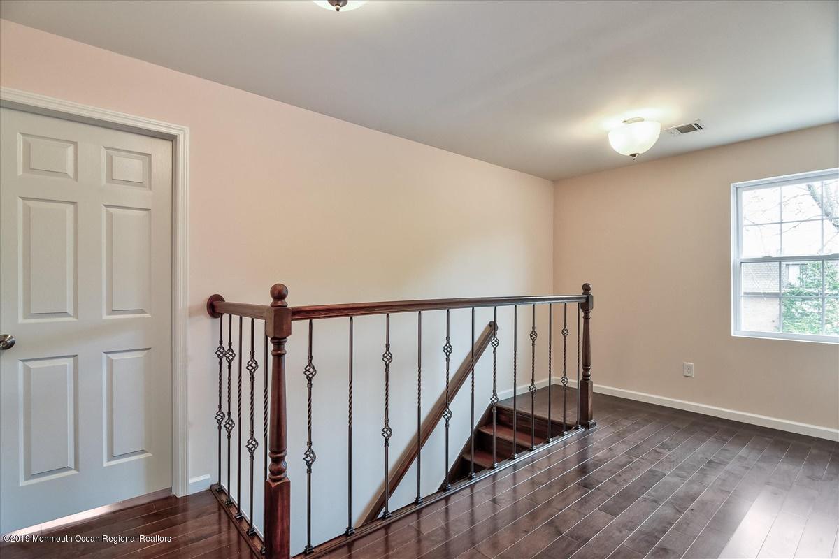 14 West Hill Road Colonia, NJ 07067 - Photo 17 of 26 17-Upper Level