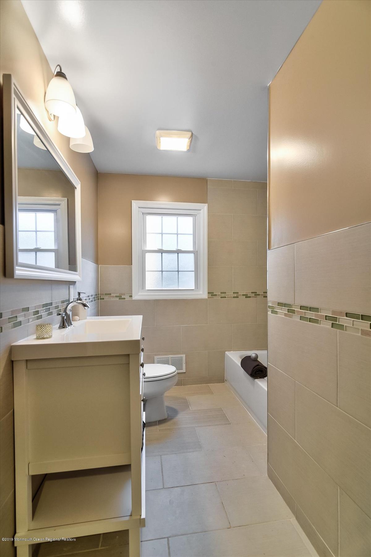 14 West Hill Road Colonia, NJ 07067 - Photo 9 of 26 09-Bathroom