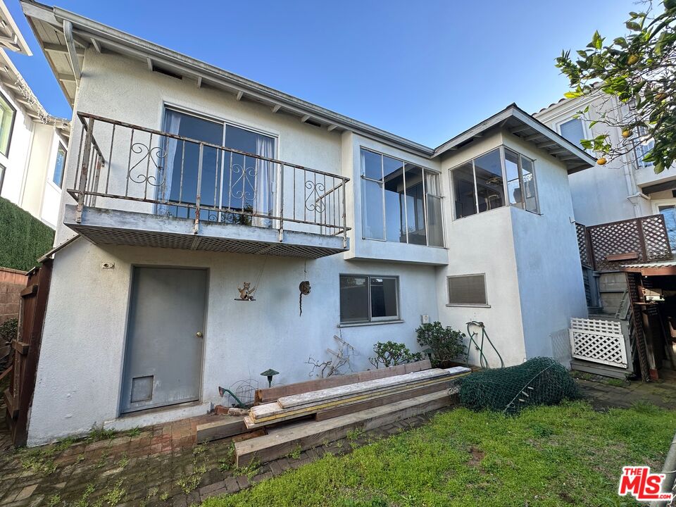 661 19th Street Manhattan Beach, CA 90266 - Photo 3 of 3
