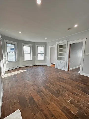 $4,100 | 19 Roslyn Street, Unit 2, Salem, MA 01970