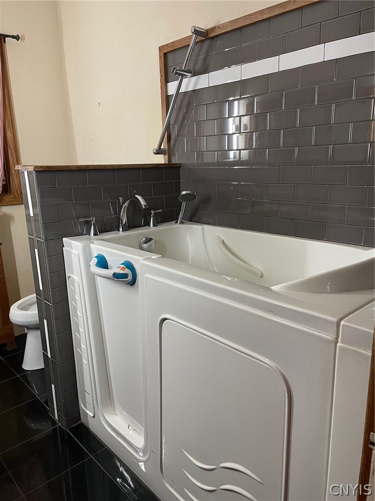 321 Rockwell Road Onondaga, NY 13120 - Photo 20 of 45 Full soaking tub