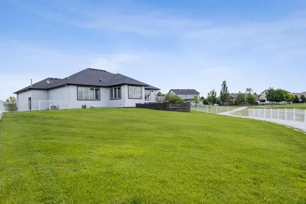$849,900 | 3004 6th Street East, West Fargo, ND 58078