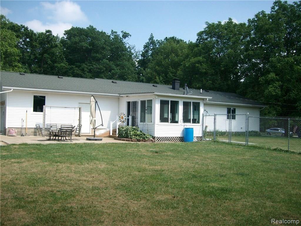 1029 Oakcrest Road Howell, MI 48843 - Photo 13 of 41 SANY2028.JPG