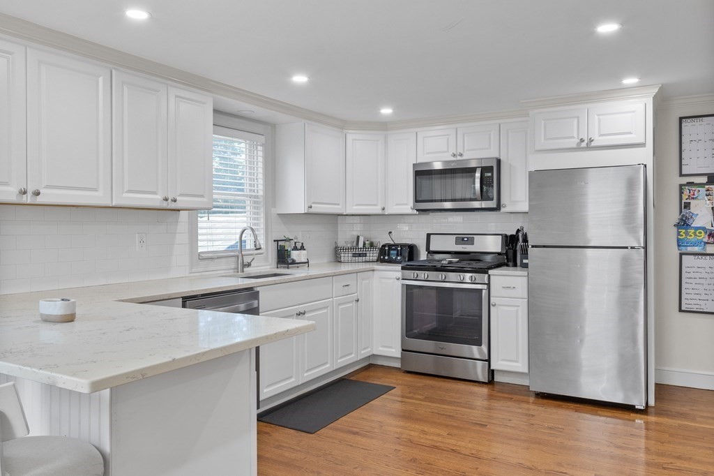 19 Warren Avenue Saugus, MA 01906 - Photo 8 of 38