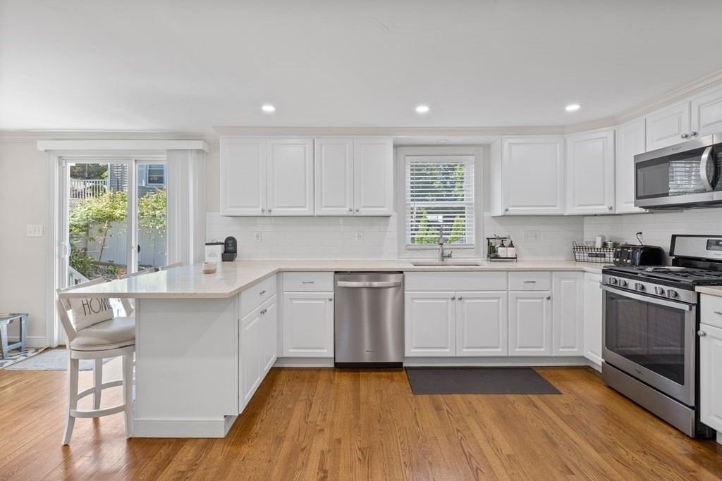 19 Warren Avenue Saugus, MA 01906 - Photo 10 of 38