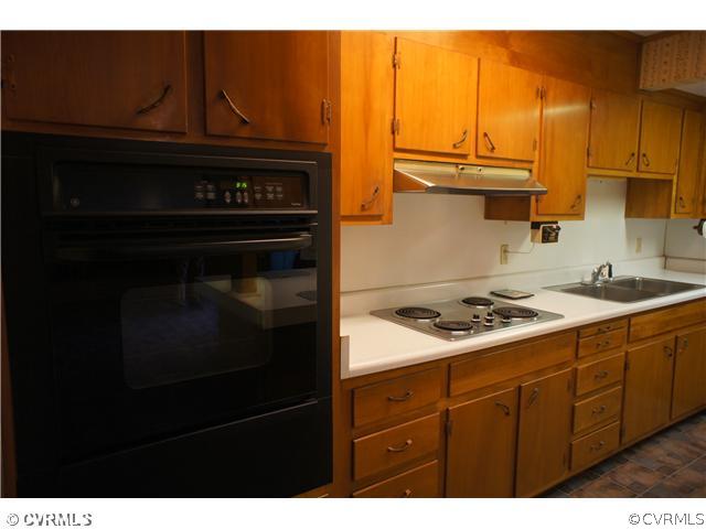 2005 Fort Rice Street Petersburg, VA 23805 - Photo 12 of 18 Kitchen