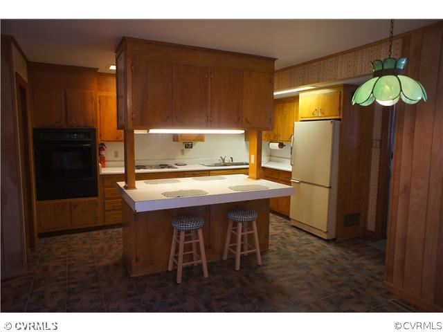2005 Fort Rice Street Petersburg, VA 23805 - Photo 9 of 18 Kitchen - Kitchen is in good condition and has a n