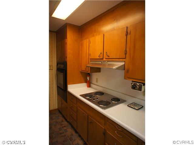 2005 Fort Rice Street Petersburg, VA 23805 - Photo 10 of 18 Kitchen