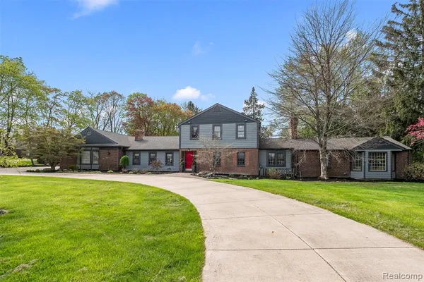 $829,000 | 3937 Englewood Court, West Bloomfield, MI 48323