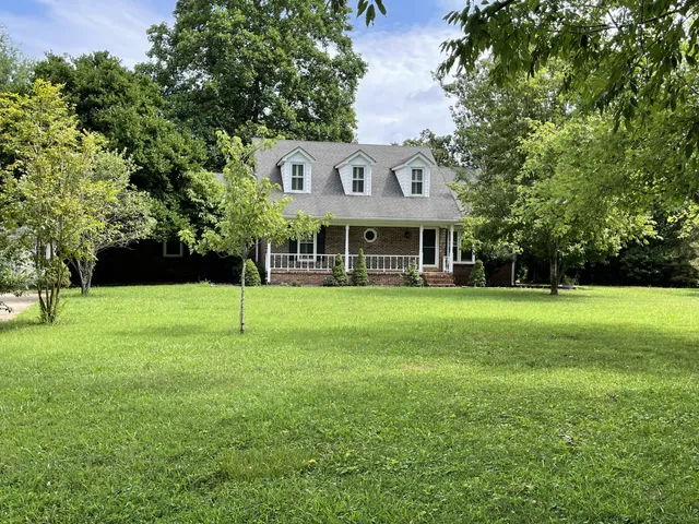 a view of house with a yard