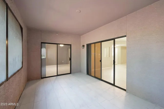 a table and chairs in front of building