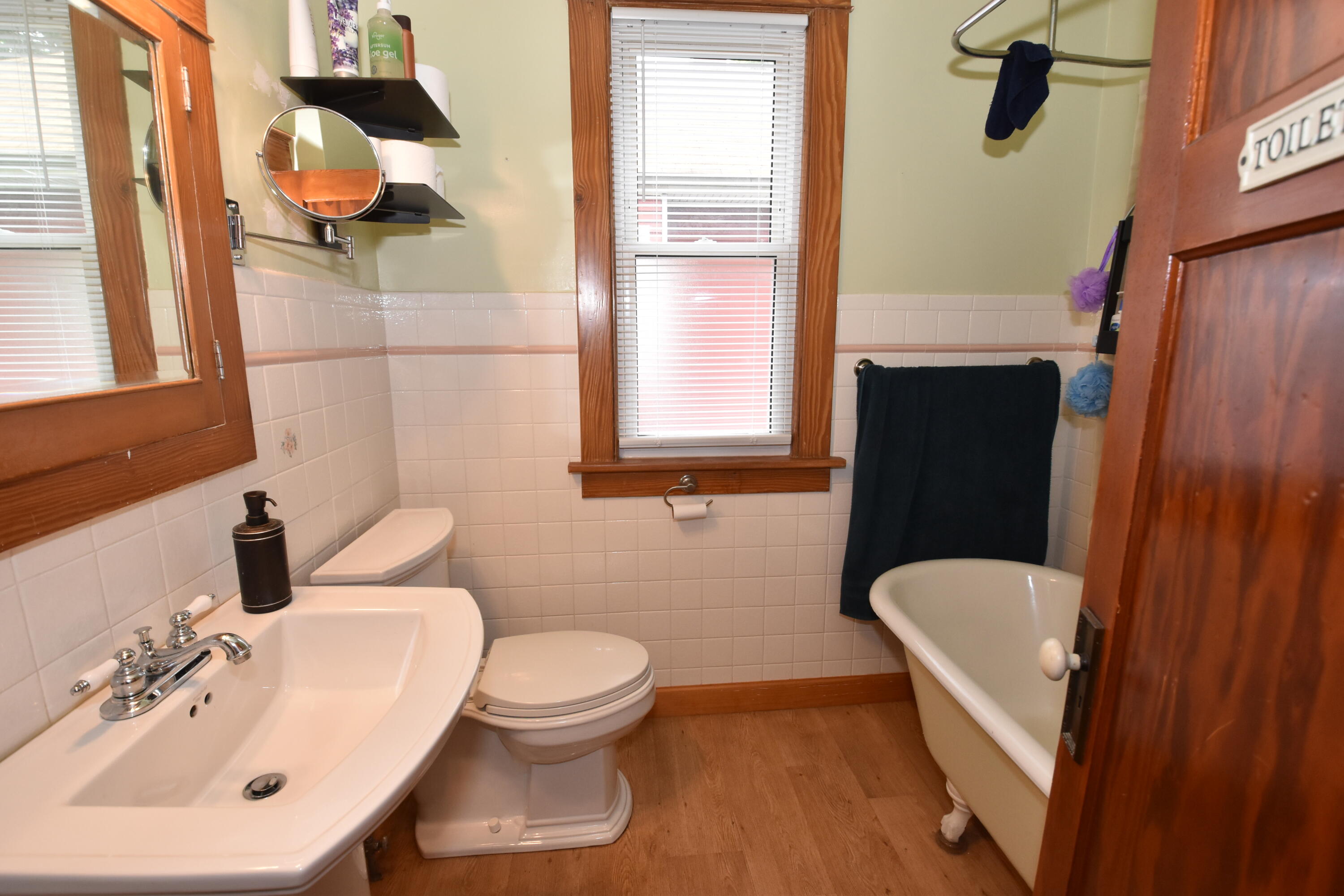 1707 Carlisle Avenue Racine, WI 53404 - Photo 17 of 27 Bathroom