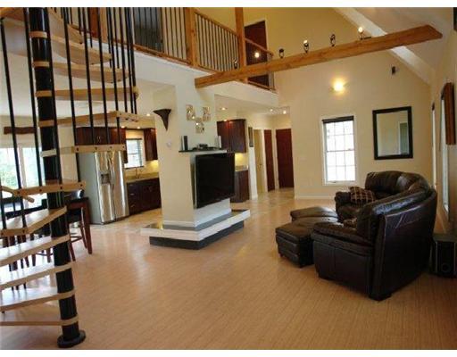 639 Unity Road Waterville, ME 04901 - Photo 7 of 25 Living Room.