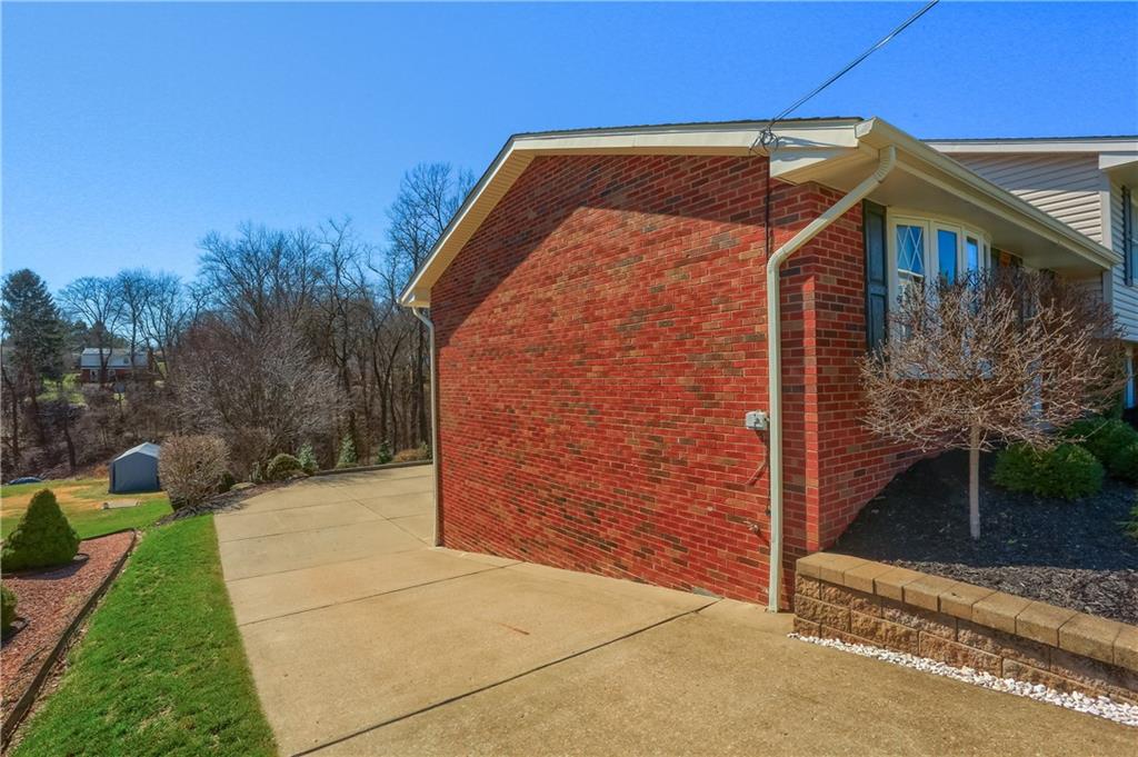 245 Wyngate Road Coraopolis, PA 15108 - Photo 4 of 38
