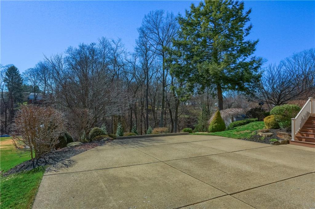 245 Wyngate Road Coraopolis, PA 15108 - Photo 5 of 38