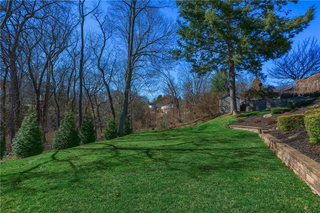 245 Wyngate Road Coraopolis, PA 15108 - Photo 6 of 38