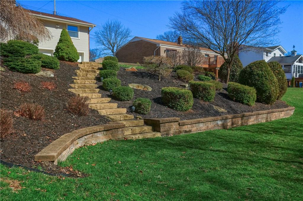 245 Wyngate Road Coraopolis, PA 15108 - Photo 8 of 38