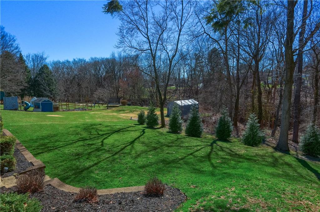 245 Wyngate Road Coraopolis, PA 15108 - Photo 9 of 38