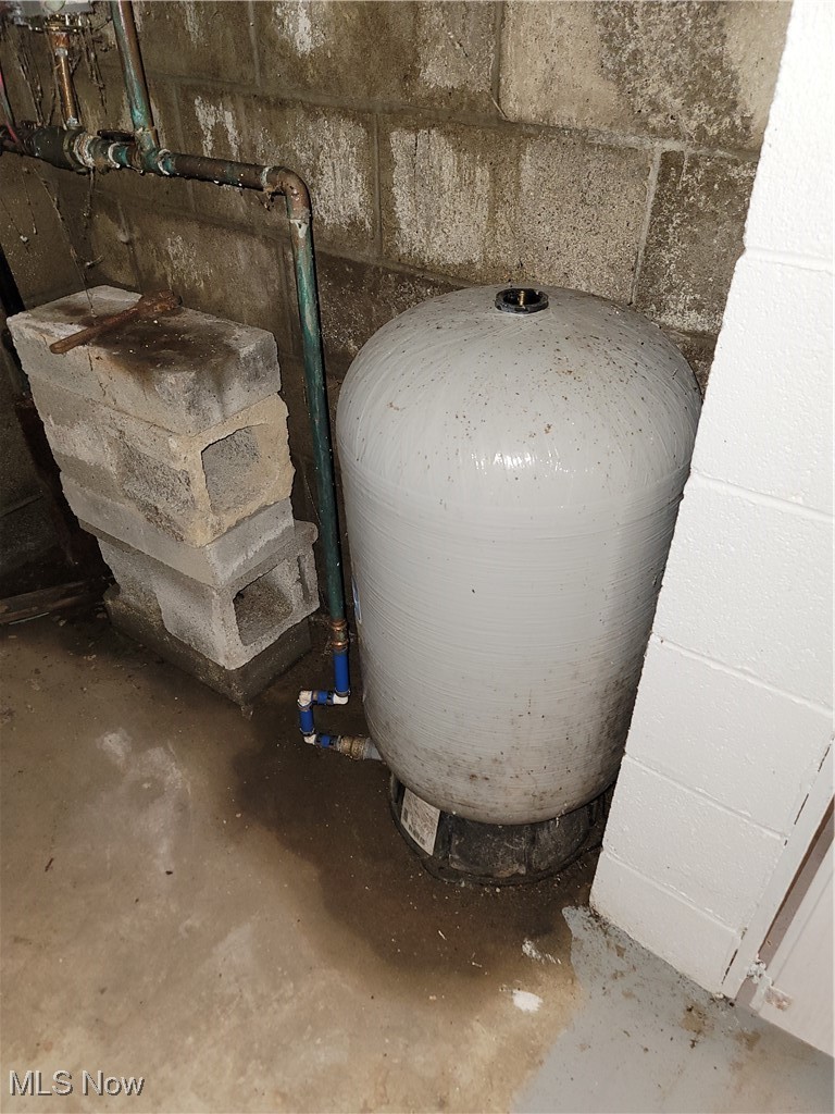 4761 Waterloo Road Atwater, OH 44201 - Photo 26 of 45 Pressure tank