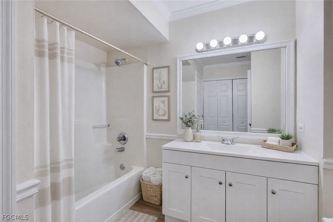 5304 Glenlivet Road Fort Myers, FL 33907 - Photo 9 of 19 a bathroom with a tub a sink and mirrors