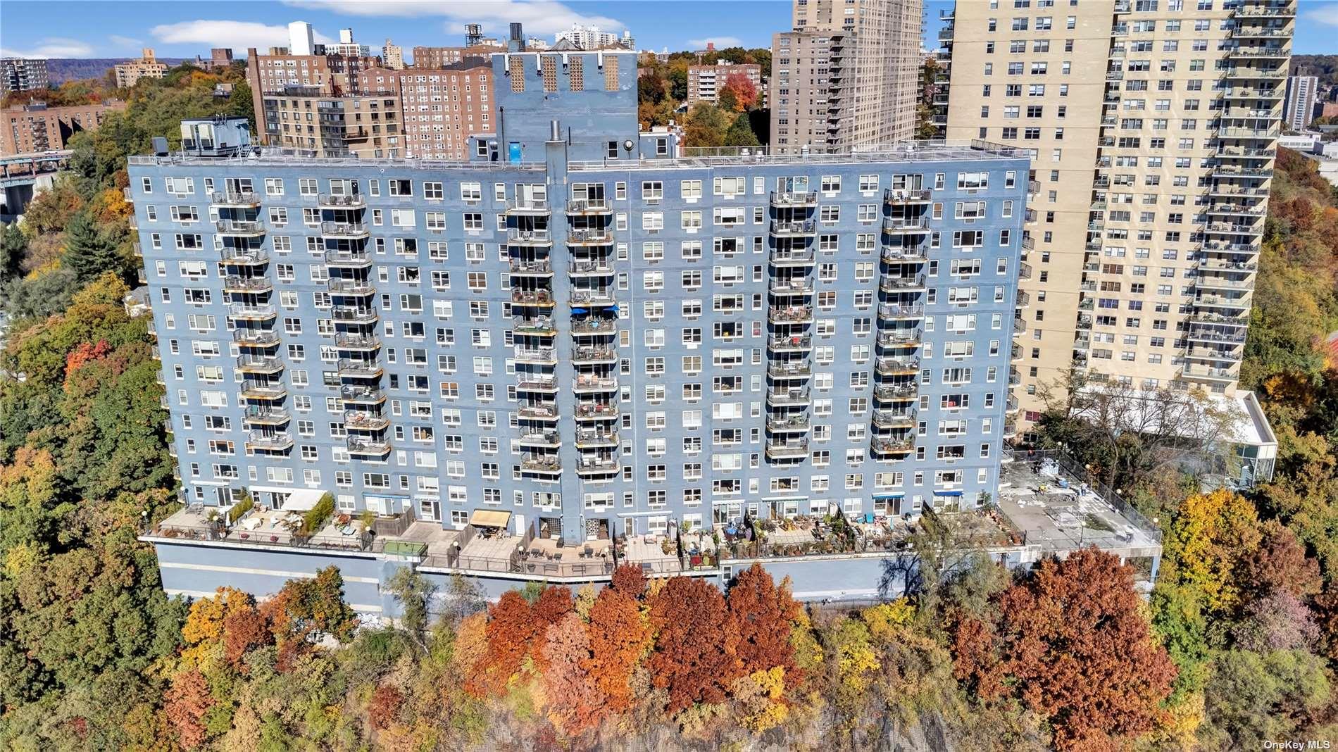 2400 Johnson Avenue, Unit 1B Bronx, NY 10463 - Photo 26 of 29 a bathroom with a shower