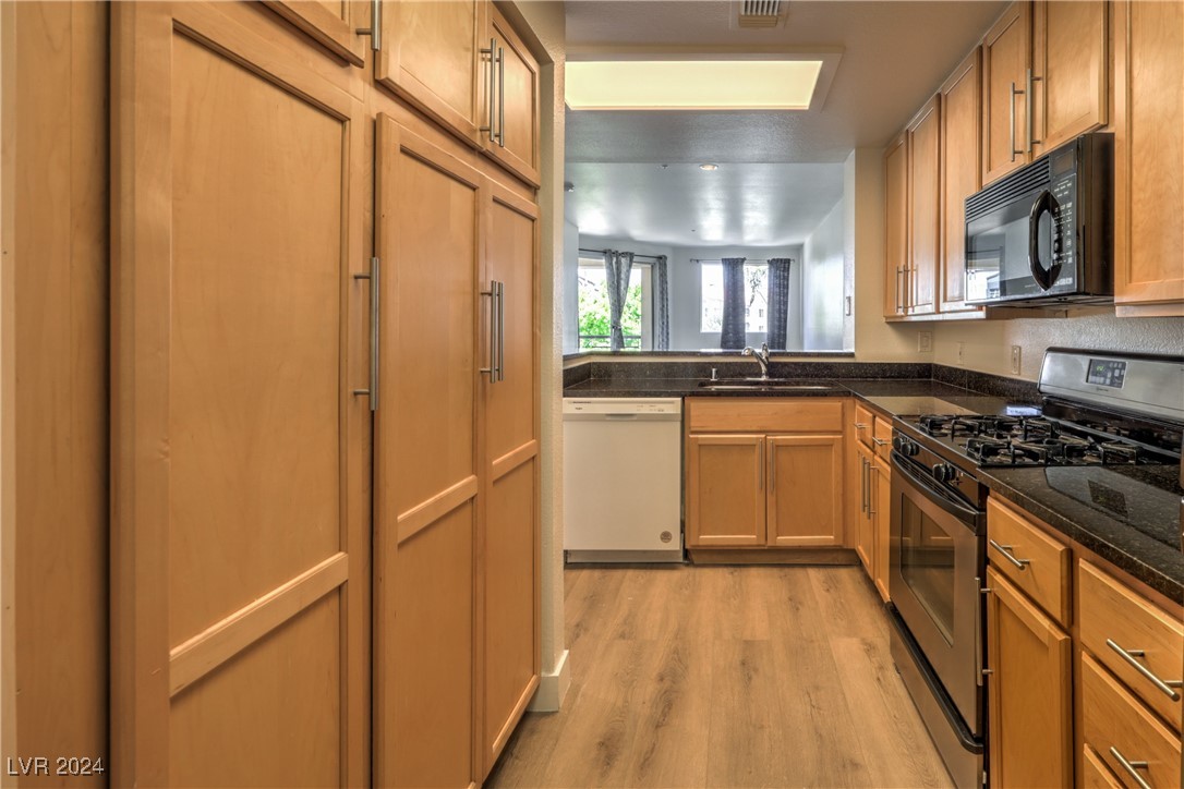 210 East Flamingo Road, Unit 124 Las Vegas, NV 89169 - Photo 11 of 35 Gallery Image 11