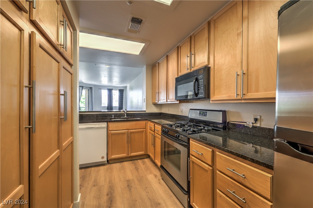 210 East Flamingo Road, Unit 124 Las Vegas, NV 89169 - Photo 10 of 35 Gallery Image 10