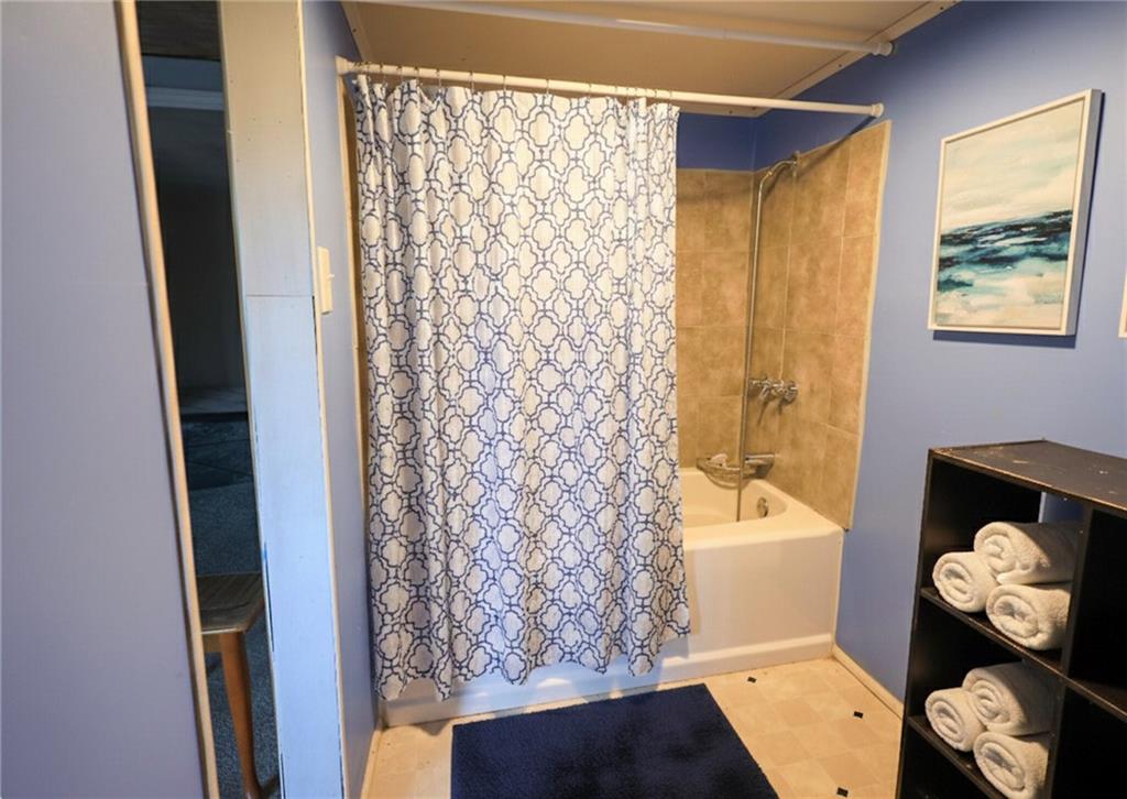 27 Hawks Trail Newborn, GA 30056 - Photo 23 of 29 a bathroom with a toilet and a bathtub