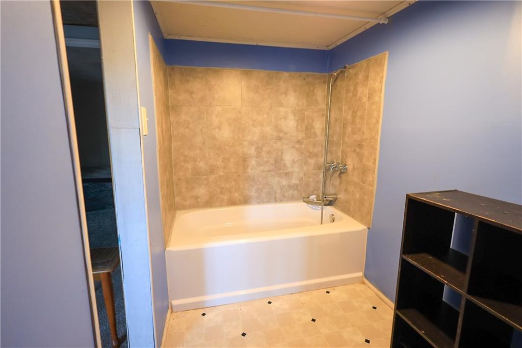 27 Hawks Trail Newborn, GA 30056 - Photo 24 of 29 a bathroom with a bathtub and shower