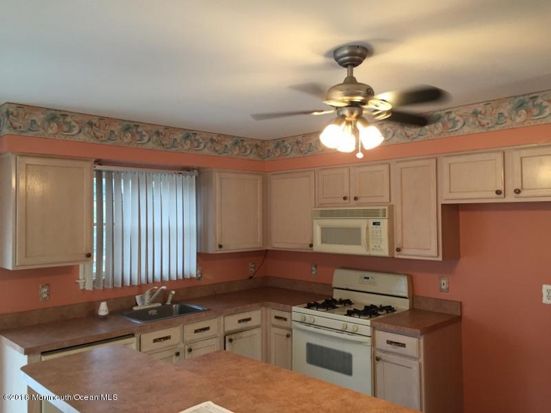 249 Leeward Road Manahawkin, NJ 08050 - Photo 4 of 17 IMG_4114 (800x600)