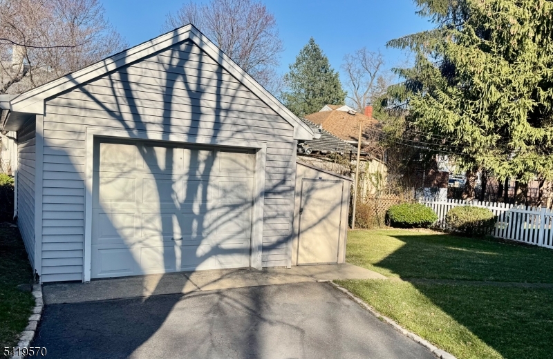 689 Linden Avenue Ridgefield, NJ 07657 - Photo 5 of 5