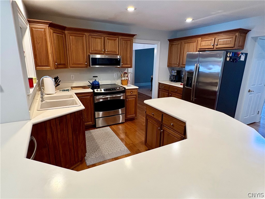 7892 East Ridge Pointe Drive Manlius, NY 13066 - Photo 13 of 46 Breakfast bar.