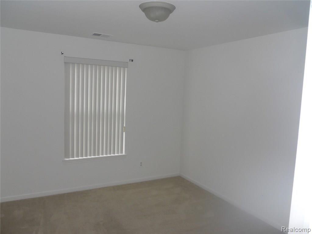 20644 Dunham Road, Unit 32 Clinton Township, MI 48038 - Photo 5 of 18