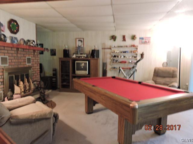 342 Brier Crest Road Blakeslee, PA 18610 - Photo 11 of 15 Family Room