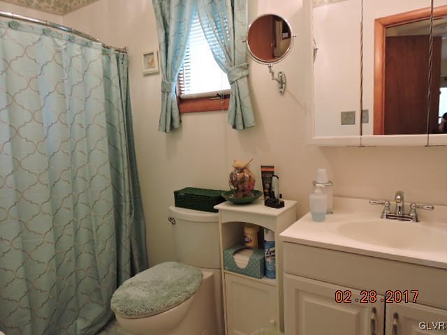 342 Brier Crest Road Blakeslee, PA 18610 - Photo 10 of 15 Main Bathroom