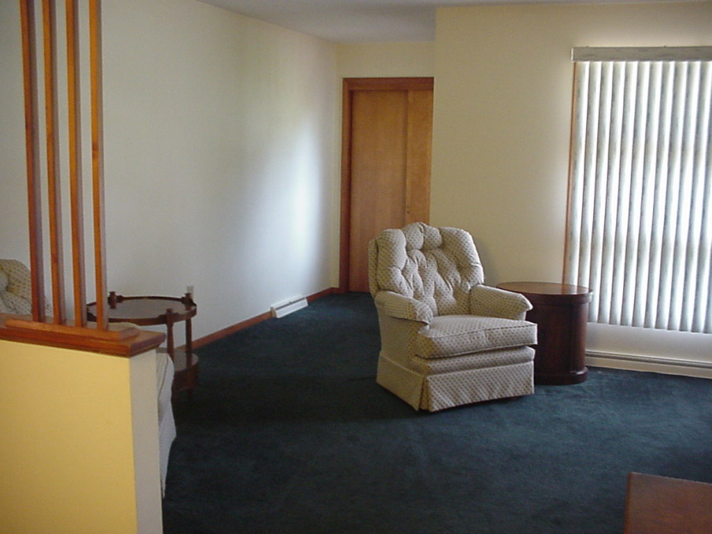 118 Bushey Road Pittsfield, MA 01201 - Photo 8 of 15 living rm