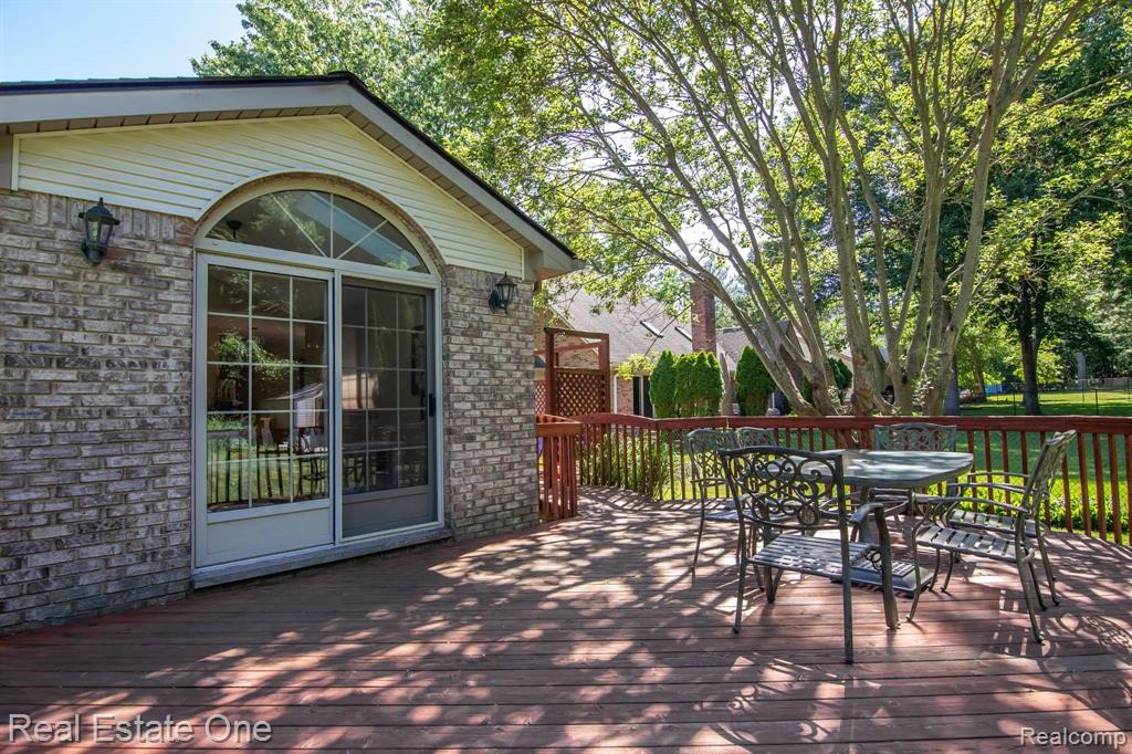 1127 Bloomer Road Rochester Hills, MI 48307 - Photo 20 of 28