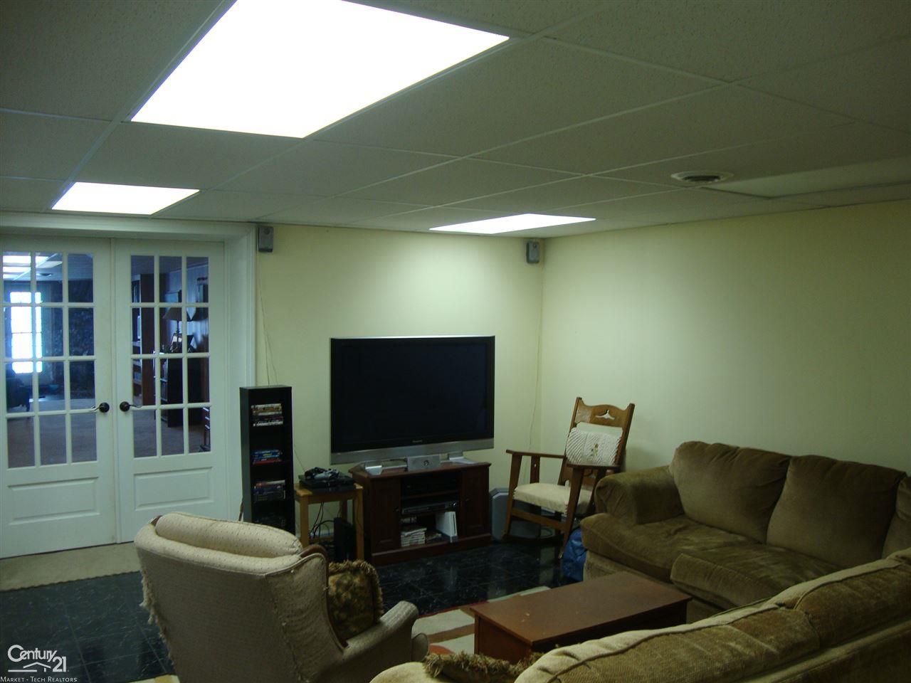 23075 Pratt Road Armada, MI 48005 - Photo 23 of 31 Walk-Out Sitting Area